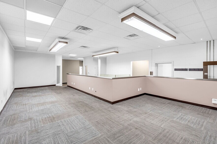 2710 Lancaster Rd, Ottawa, ON à vendre - Photo de l’immeuble – Image 3 sur 8