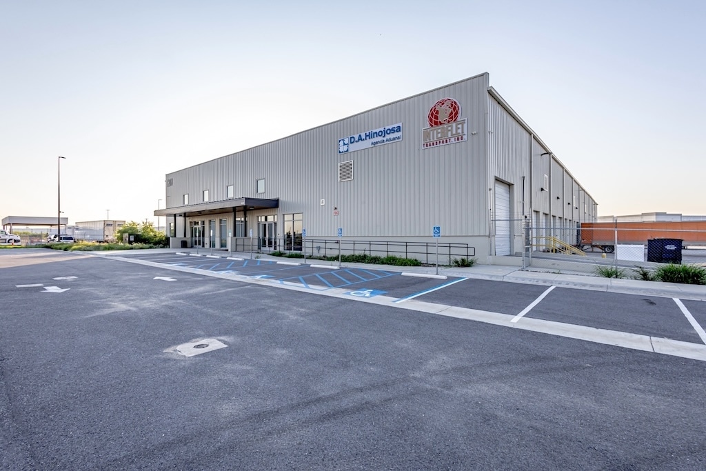 1207 Beltway Pky, Laredo, TX à louer Photo principale– Image 1 sur 17