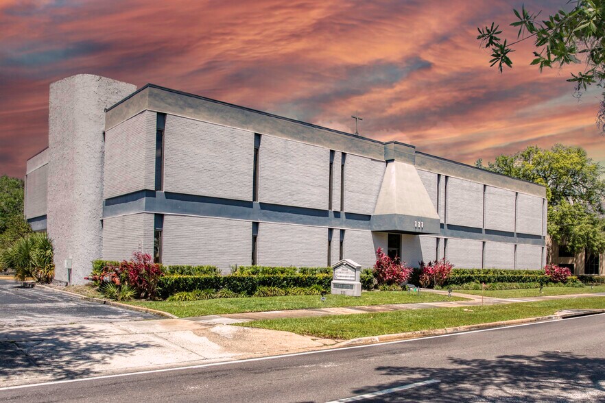 111 S Maitland Ave, Maitland, FL à louer - Photo de l’immeuble – Image 1 sur 45