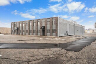 Plus de détails pour 396-400 E American Blvd, Bloomington, MN - Industriel/Logistique à vendre
