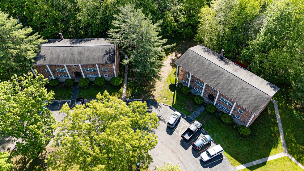11-21 Ashdown Rd, Ballston Lake, NY à vendre - Photo de l’immeuble – Image 2 sur 15