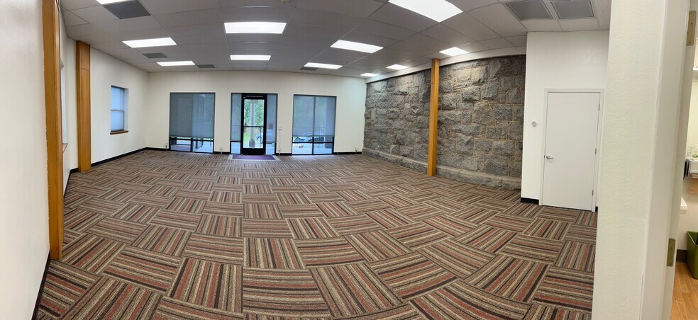 2215 Rippey rd, Penryn, CA à louer - Photo intérieure – Image 3 sur 4