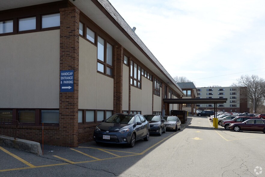 333 School St, Pawtucket, RI à louer - Photo de l’immeuble – Image 3 sur 14