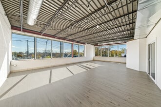 6145 Troost Ave, Kansas City, MO à vendre Photo intérieure– Image 2 sur 11