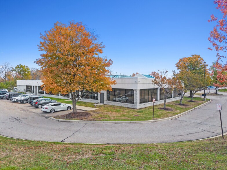 48150 Grand River Ave, Novi, MI à vendre - Photo de l’immeuble – Image 2 sur 4