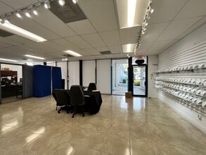 4700 N Dixie Hwy, Oakland Park, FL à louer Photo intérieure– Image 2 sur 8