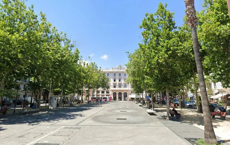 Local commercial dans Antibes à louer - Photo de l’immeuble – Image 1 sur 6