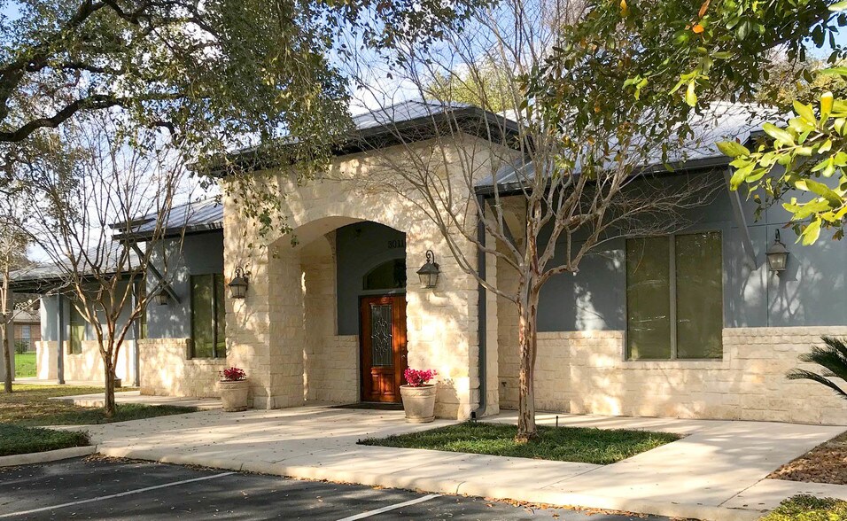 3011 Nacogdoches Rd, San Antonio, TX à vendre - Photo de l’immeuble – Image 2 sur 9
