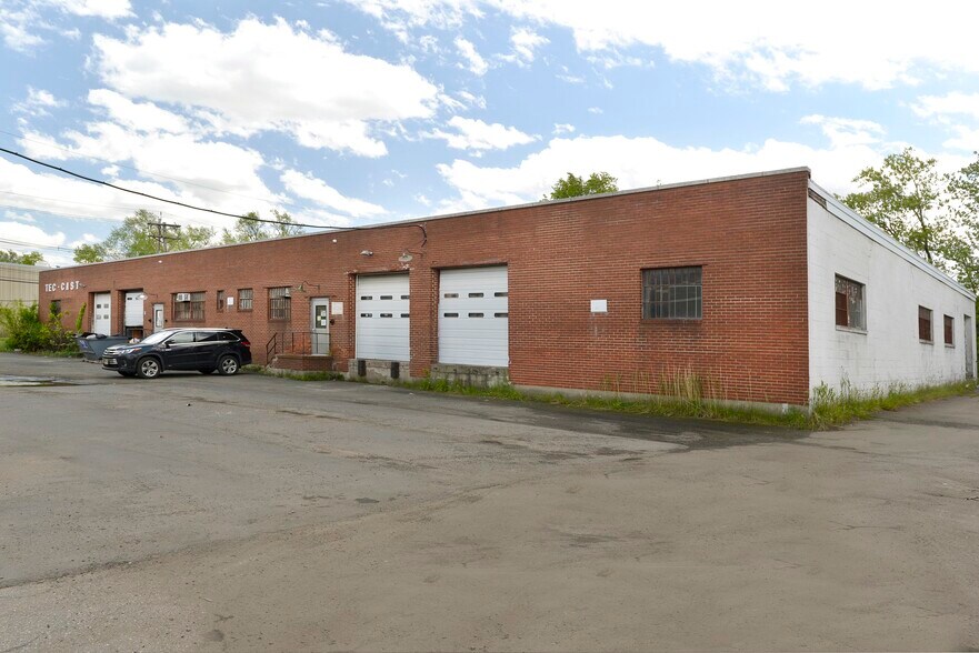 2 W Commercial Ave, Moonachie, NJ à vendre - Photo de l’immeuble – Image 3 sur 9