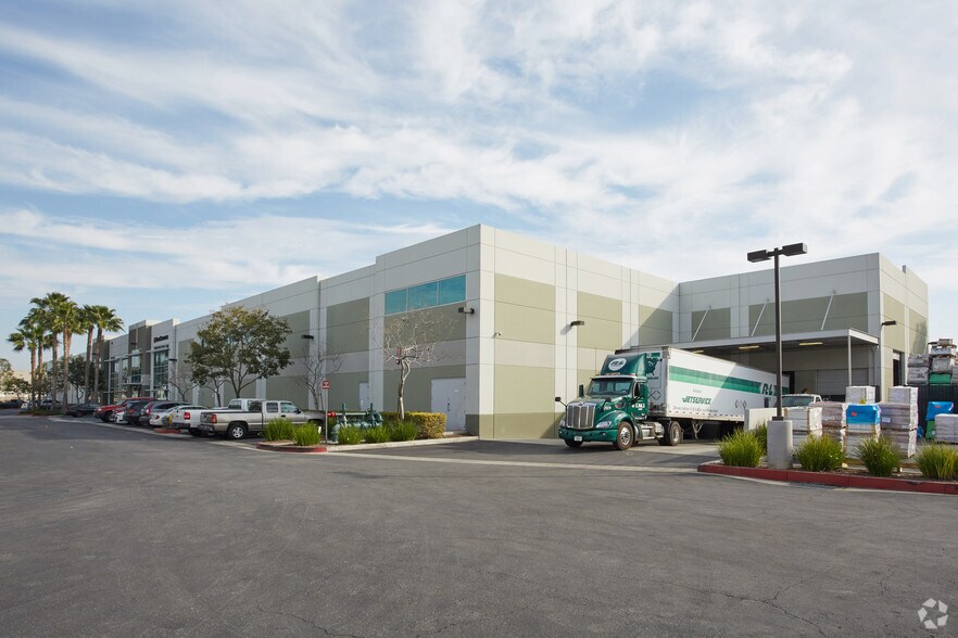 850-851 Enterprise Ave, Fullerton, CA à louer - Photo principale – Image 1 sur 2
