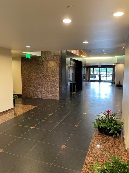 6101 S Broadway Ave, Tyler, TX à louer - Photo intérieure – Image 3 sur 26