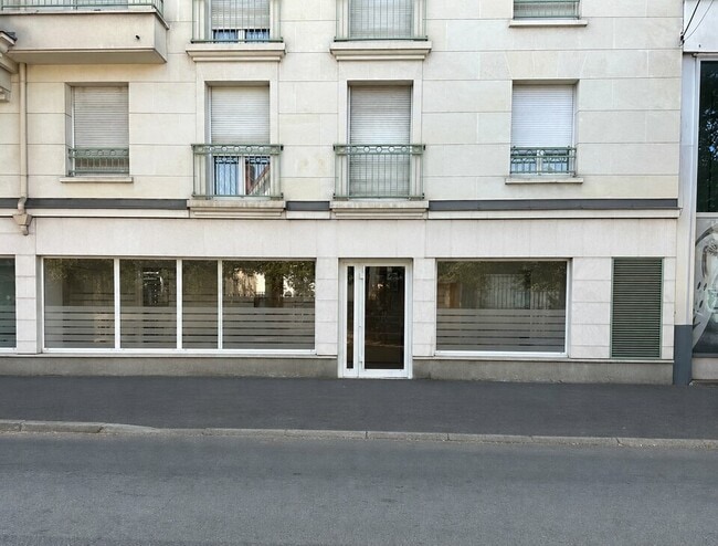 Plus de détails pour Local commercial à louer