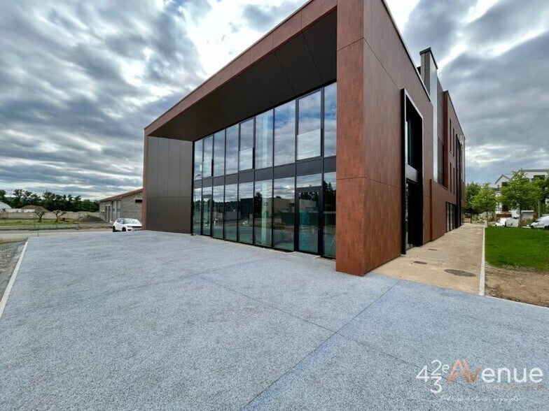 Local commercial dans Andrézieux-Bouthéon à louer - Photo de l’immeuble – Image 1 sur 4