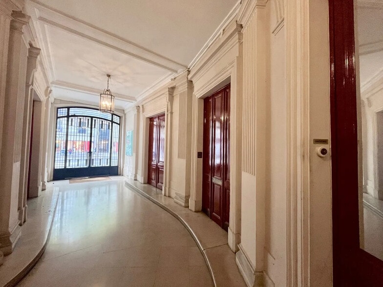 Bureau dans Paris à louer - Photo de l’immeuble – Image 2 sur 11