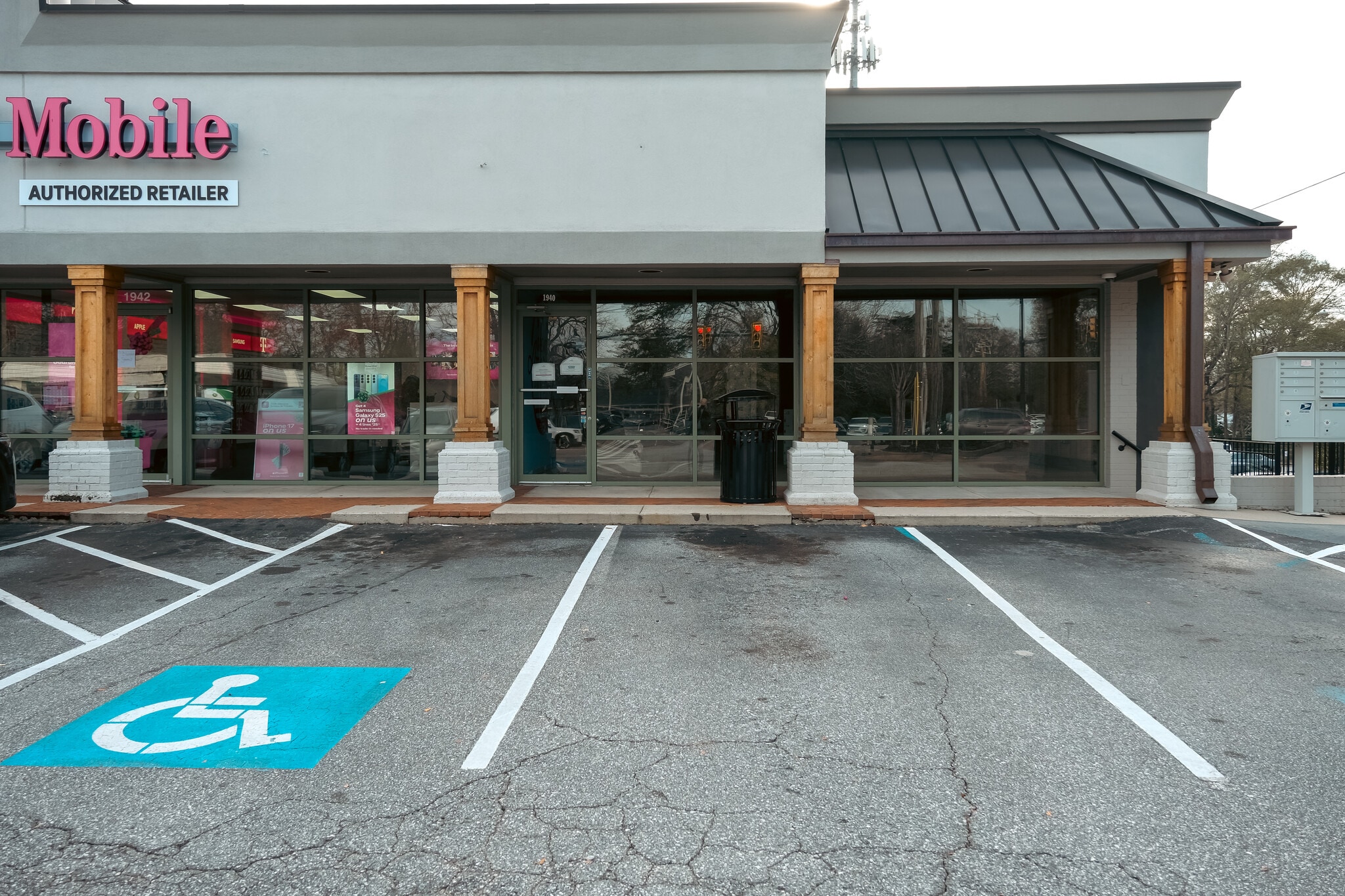 1990 Augusta St, Greenville, SC à louer Photo de l’immeuble– Image 1 sur 19