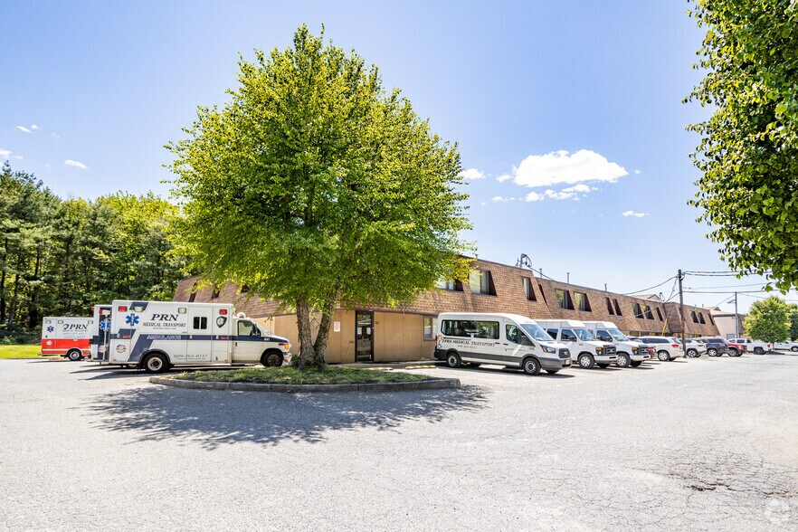 300-308 E Park Ave, Hainesport, NJ à louer - Photo de l’immeuble – Image 2 sur 9