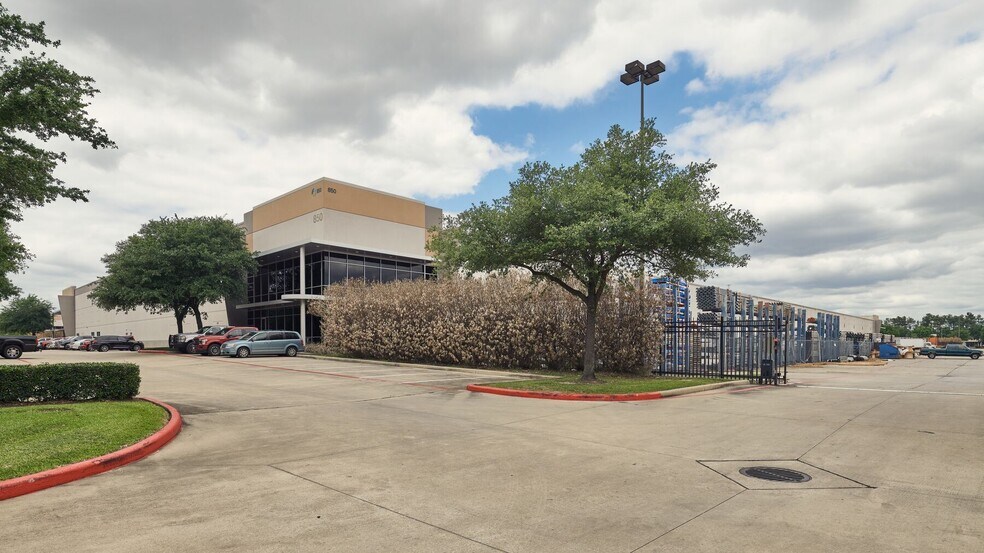 860 Greens Pky, Houston, TX à louer - Photo de l’immeuble – Image 3 sur 17