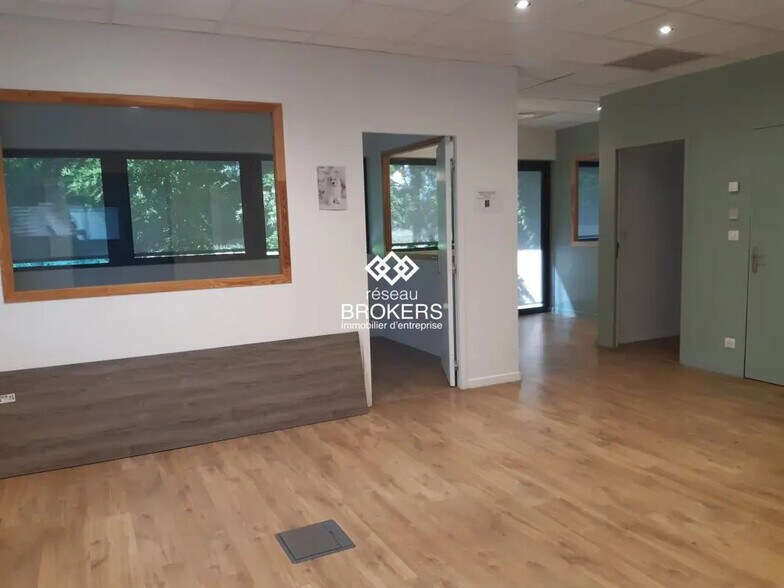 445 Rue Louis Armand, Méry à louer - Photo de l’immeuble – Image 3 sur 7