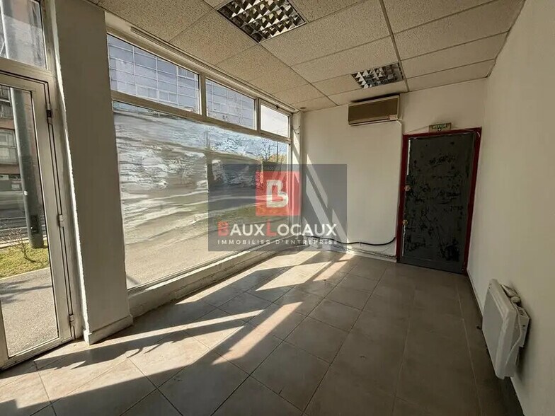 Local commercial dans Avignon à louer - Photo de l’immeuble – Image 1 sur 6