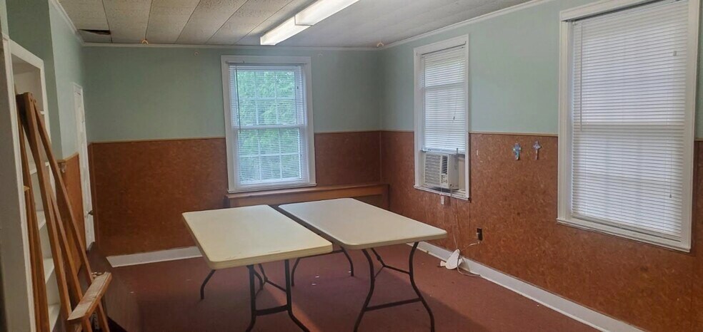 262 Middle Rd, Sayville, NY à louer - Photo de l’immeuble – Image 2 sur 3