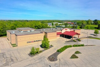 Plus de détails pour 420 Village Walk Ln, Johnson Creek, WI - Local commercial à louer