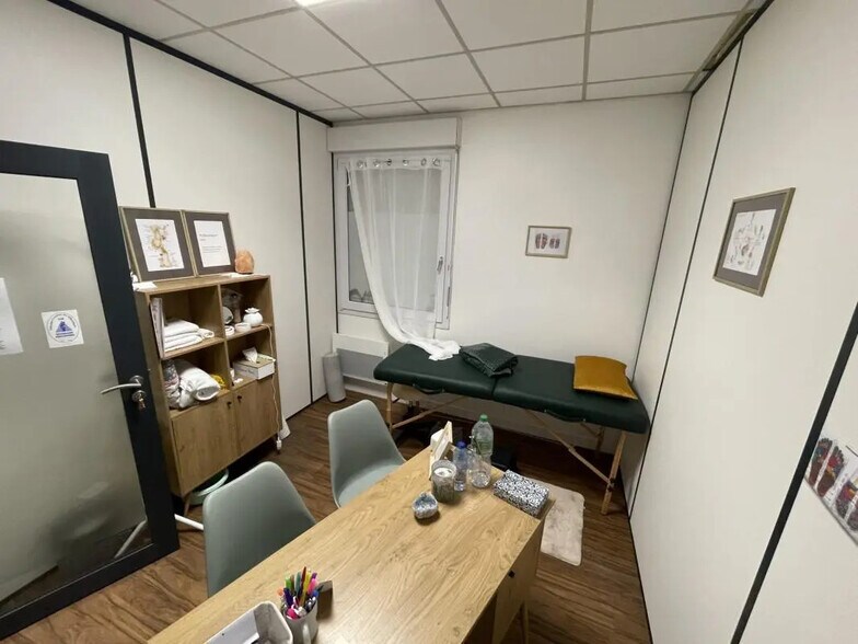 Bureau dans Chartres à vendre - Photo de l’immeuble – Image 2 sur 11