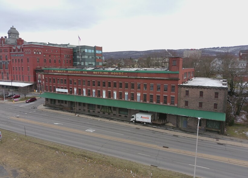 151-155 E Market St, Wilkes Barre, PA à louer - Photo de l’immeuble – Image 1 sur 8