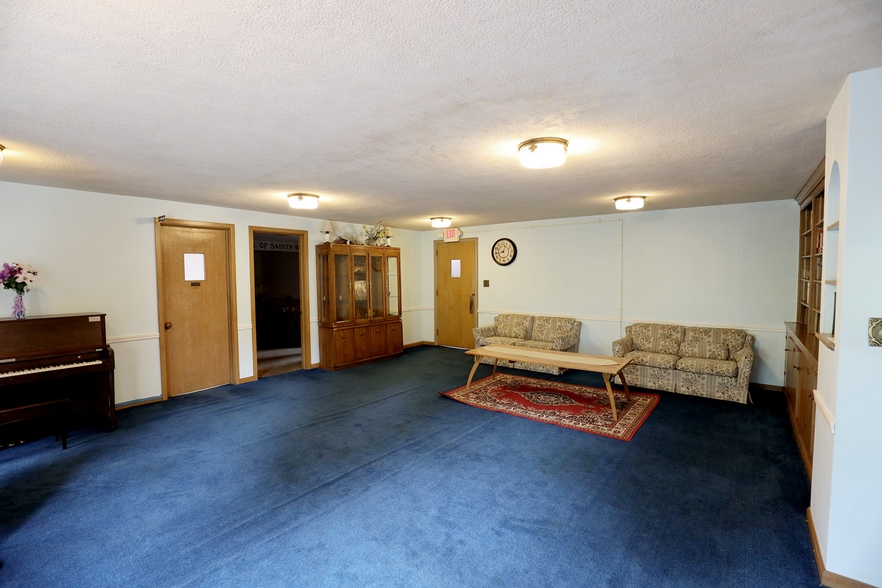 1658 Superior Ave NE, Canton, OH à vendre - Photo intérieure – Image 2 sur 7