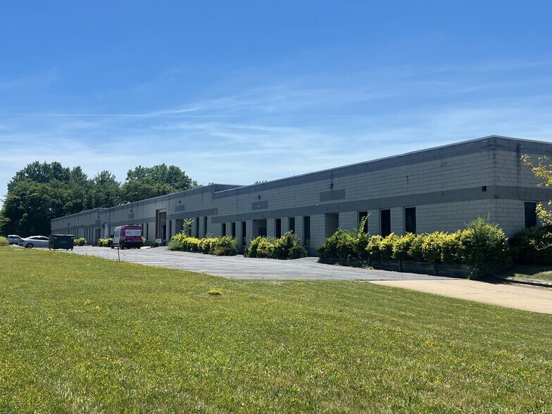 14600 S Industrial Ave, Maple Heights, OH à louer - Photo de l’immeuble – Image 1 sur 4