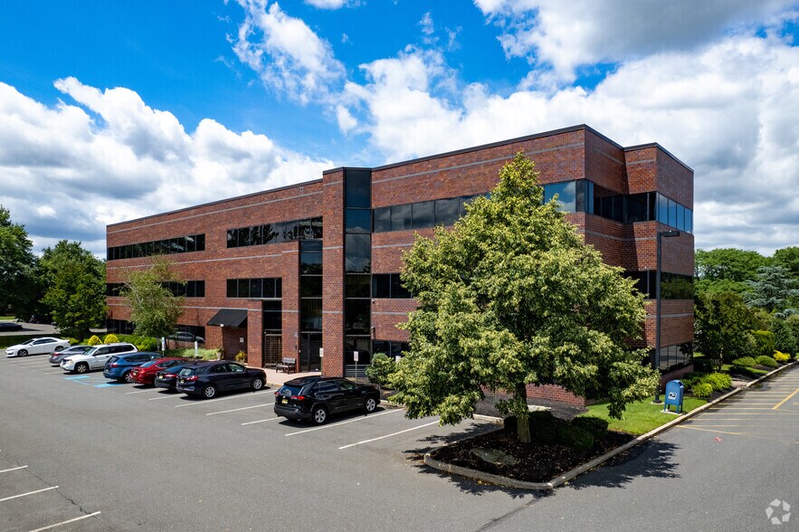 302 Harper Dr, Moorestown, NJ à louer - Photo de l’immeuble – Image 1 sur 7