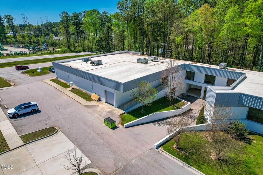 5706 Chapel Hill Rd, Raleigh, NC à louer - Photo de l’immeuble – Image 1 sur 25