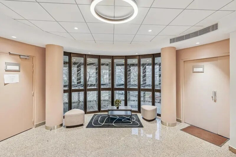 Bureau dans Charenton-le-Pont à louer - Hall d’entrée – Image 3 sur 15