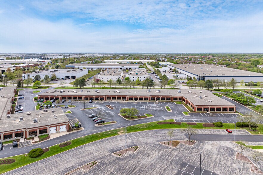 480 Quadrangle Dr, Bolingbrook, IL à vendre - Aérien – Image 1 sur 4