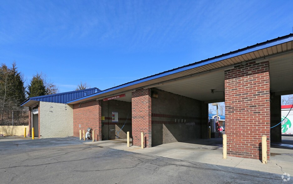 8037 Hamilton Ave, Cincinnati, OH à louer - Photo de l’immeuble – Image 3 sur 12