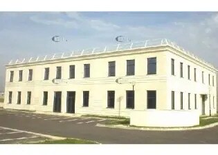 Local d’activités dans Créteil à louer Photo de l’immeuble– Image 1 sur 8