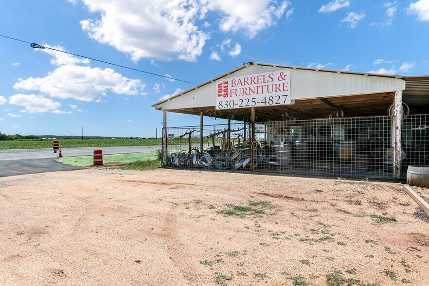 12148 E US Highway 290, Fredericksburg, TX à louer - Photo de l’immeuble – Image 3 sur 7