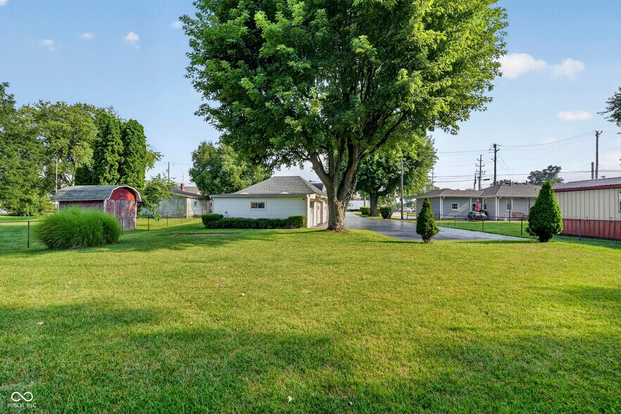 5037 W US Highway 52, New Palestine, IN à vendre - Photo de l’immeuble – Image 3 sur 16
