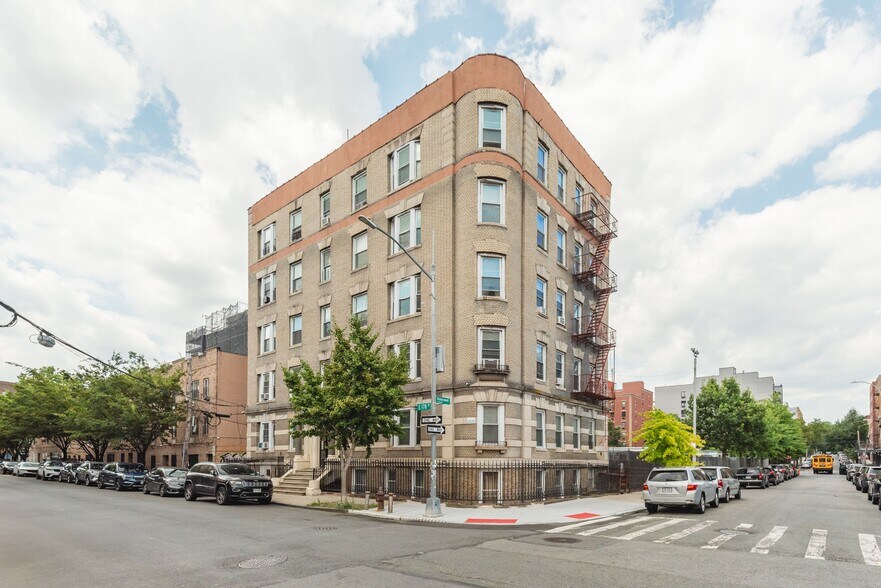 887 E 178th St, Bronx, NY à vendre - Photo de l’immeuble – Image 1 sur 51