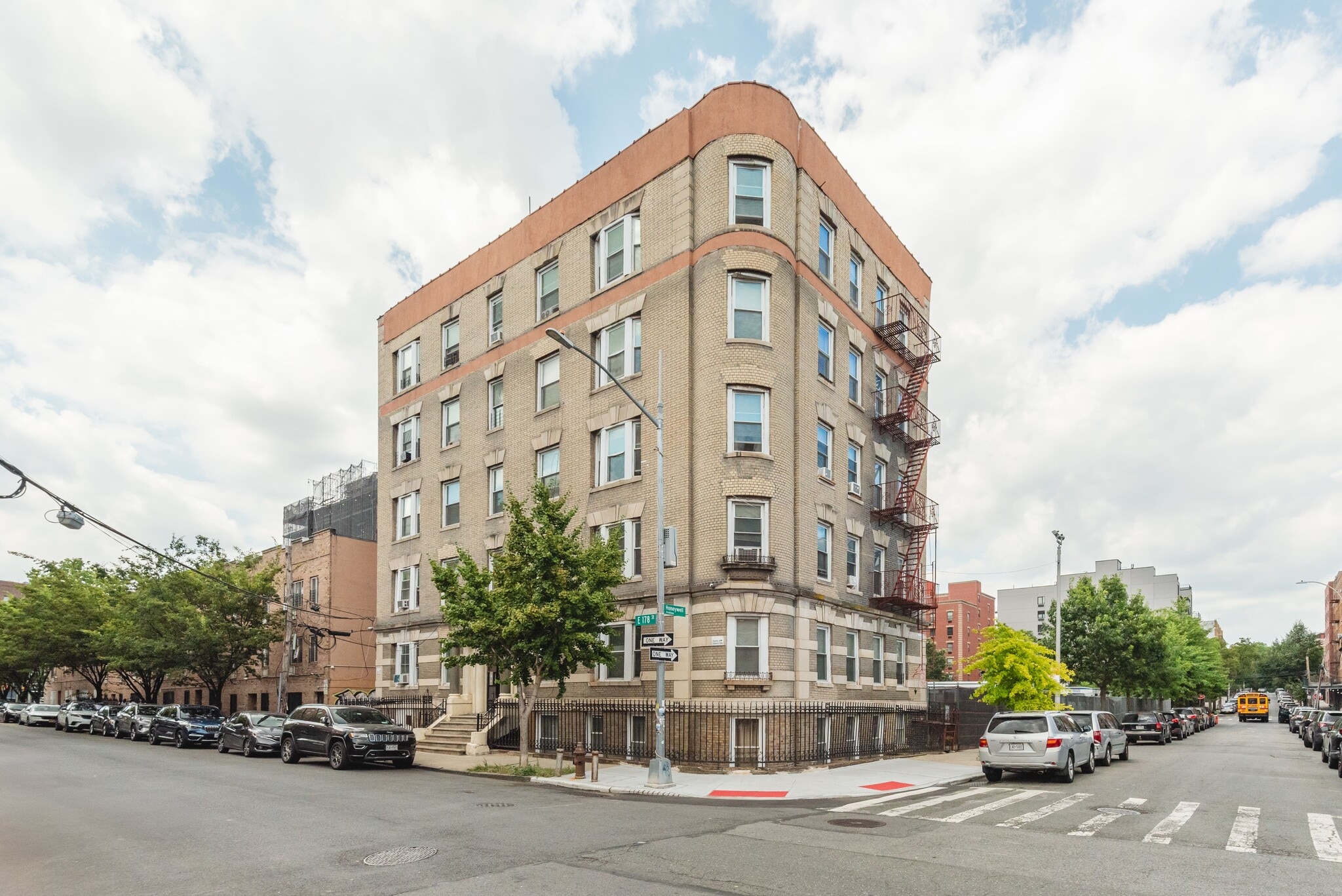 887 E 178th St, Bronx, NY à vendre Photo de l’immeuble– Image 1 sur 52