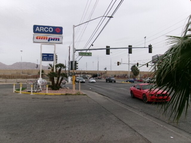 3885 E Charleston Blvd, Las Vegas, NV à vendre Photo principale– Image 1 sur 15