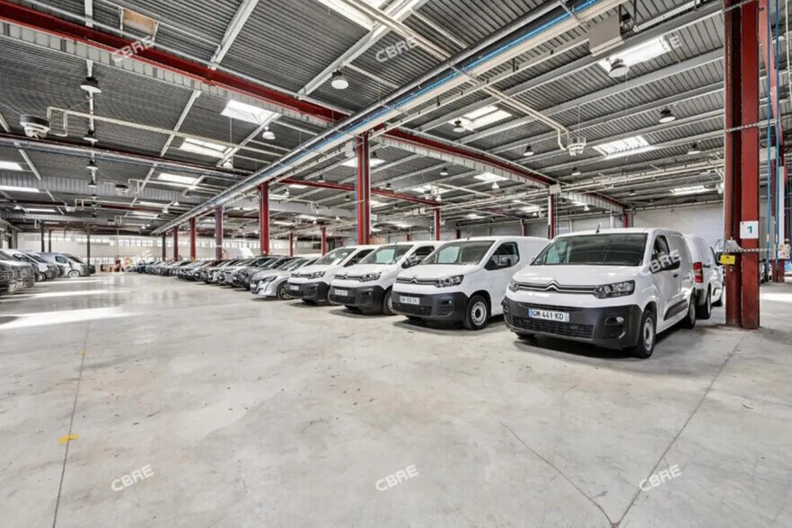 Local d’activités dans Trappes à louer - Photo de l’immeuble – Image 3 sur 11