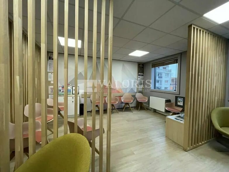 Bureau dans Villeurbanne à louer - Photo de l’immeuble – Image 2 sur 5