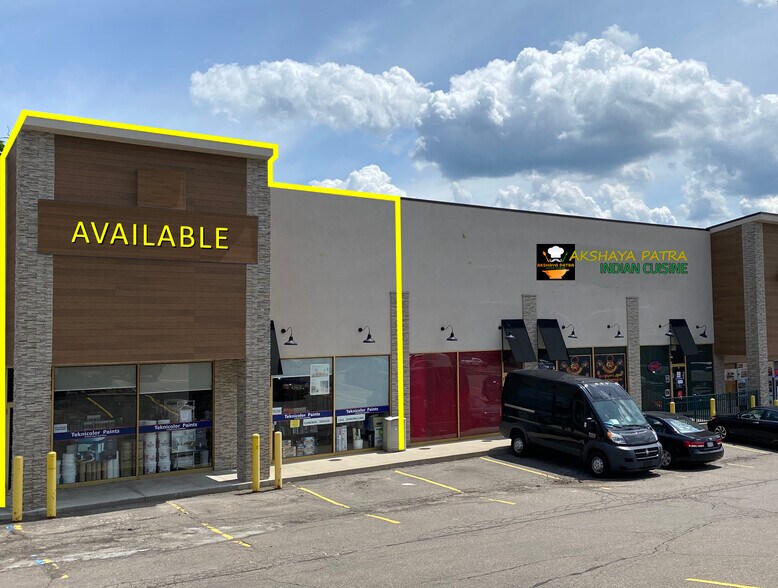 30693-30711 W 12 Mile Rd, Farmington Hills, MI à louer - Photo de l’immeuble – Image 2 sur 8