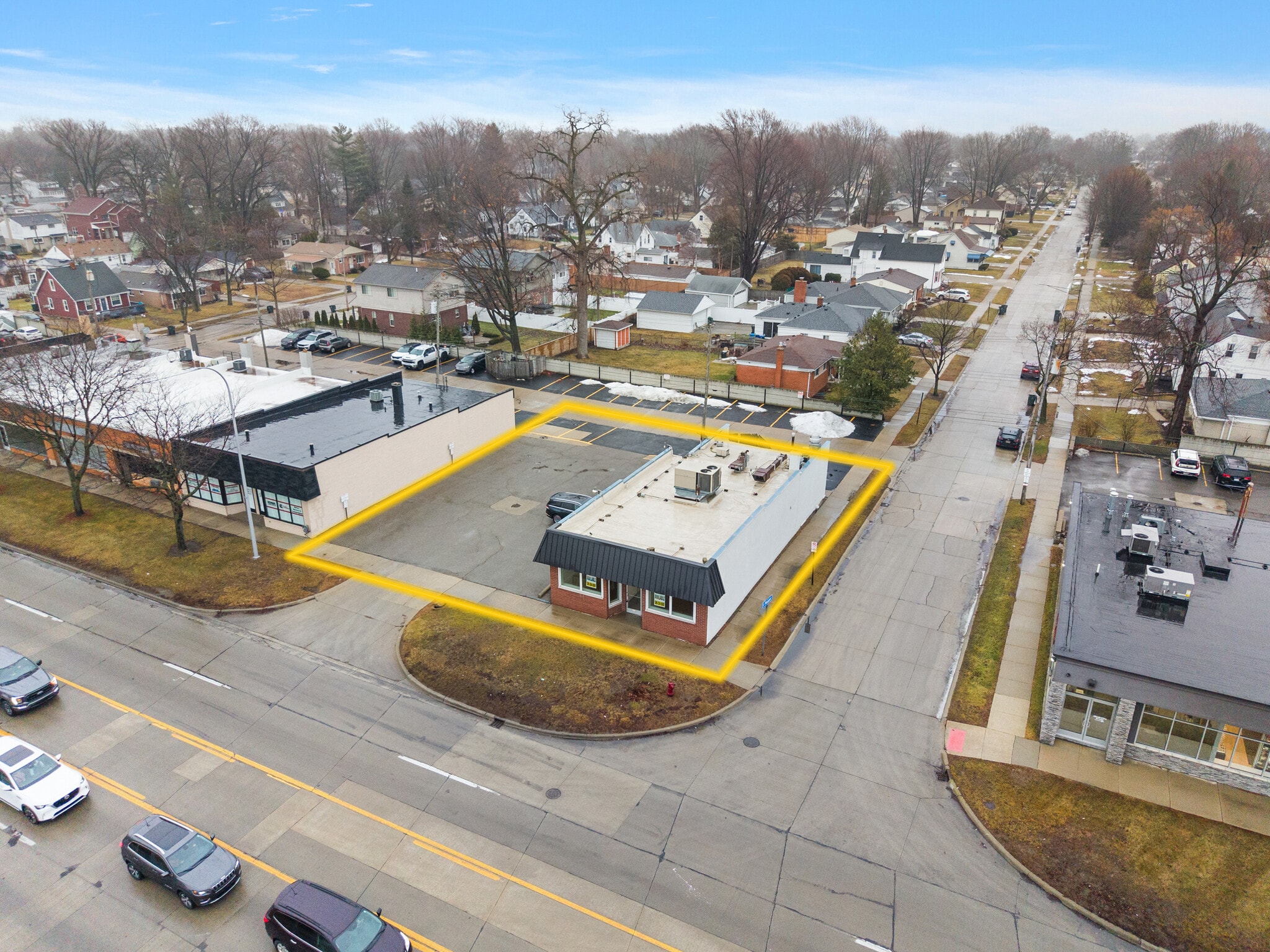 23700 Harper Ave, Saint Clair Shores, MI à louer Aérien– Image 1 sur 2
