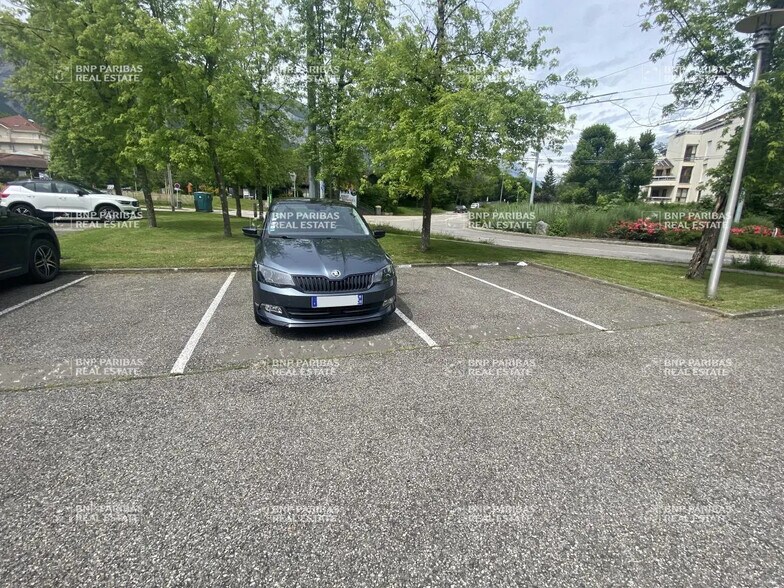 Bureau dans Meylan à louer - Photo de l’immeuble – Image 3 sur 3