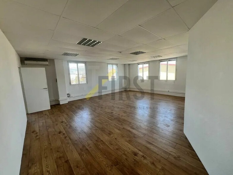 Bureau dans Mandelieu-la-Napoule à louer - Photo de l’immeuble – Image 3 sur 10