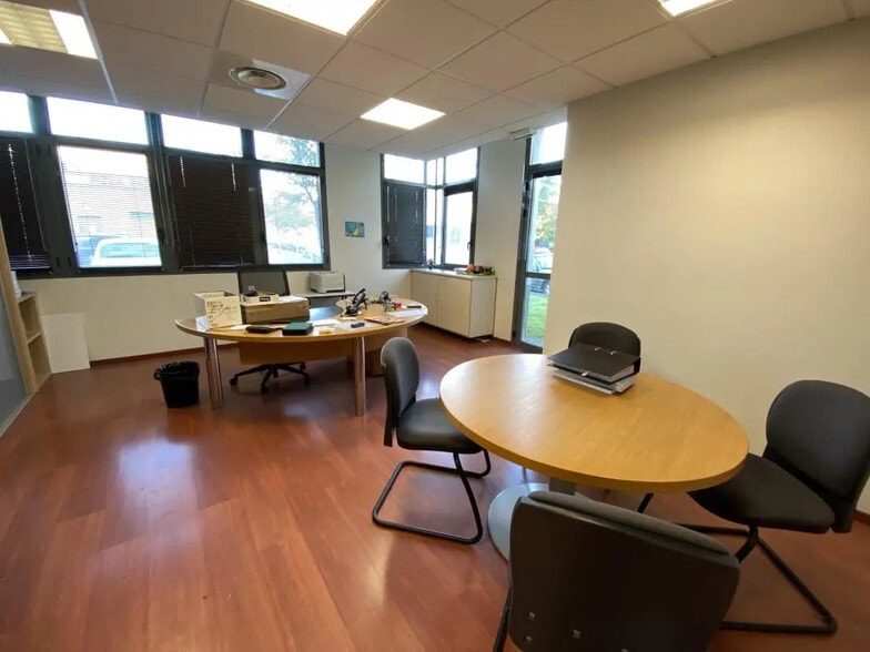Bureau dans Saint-Grégoire à vendre - Photo de l’immeuble – Image 2 sur 8