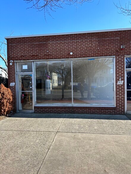 161-165 Higbie Ln, West Islip, NY à louer - Photo de l’immeuble – Image 2 sur 2