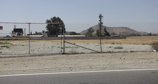 Plus de détails pour 10930 Cedar Ave, Bloomington, CA - Local commercial à louer