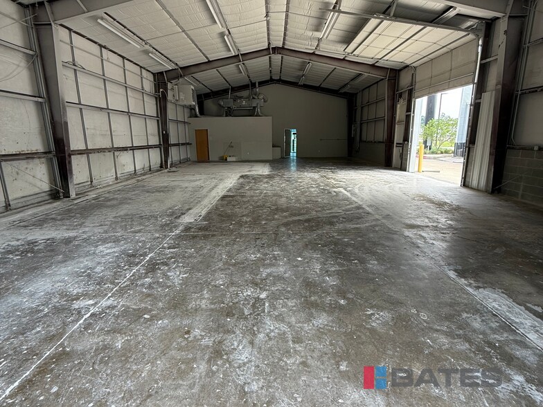 3101 IH 30, Dallas, TX à louer - Photo de l’immeuble – Image 3 sur 5